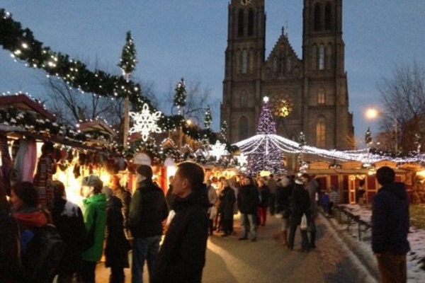 České vánoční trhy na náměstí Míru