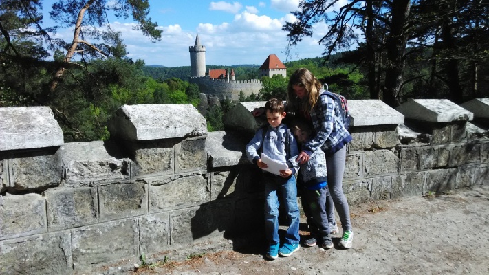 Hra pro děti s příběhem, úkoly a pokladem u hradu Kokořín