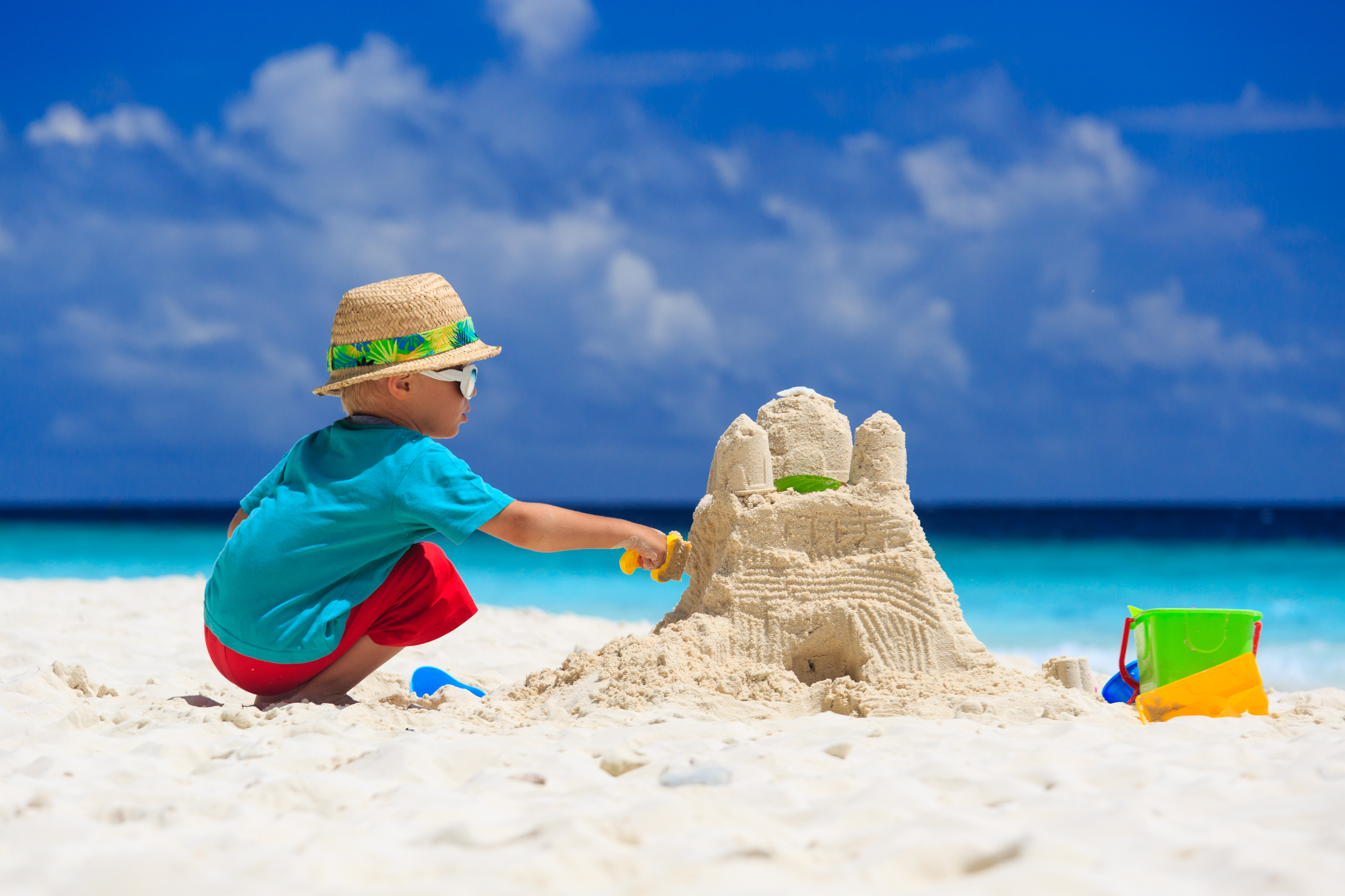 Пляж без детей. Песок для детей. Дети песок море. Игрушки для моря и пляжа для детей. Песочный замок.