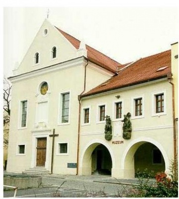 Regionální muzeum Mělník - expozice kočárků a českého vinařství
