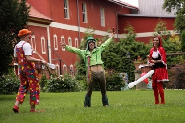 Pohádková neděle v zámeckém parku Dětenice