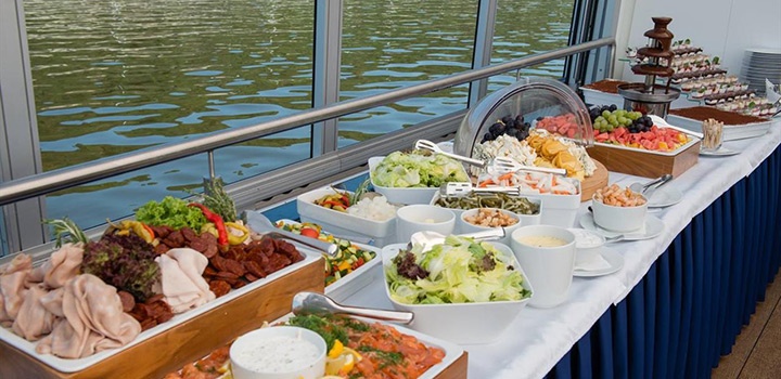 Brunch na lodi Bohemia Rhapsody