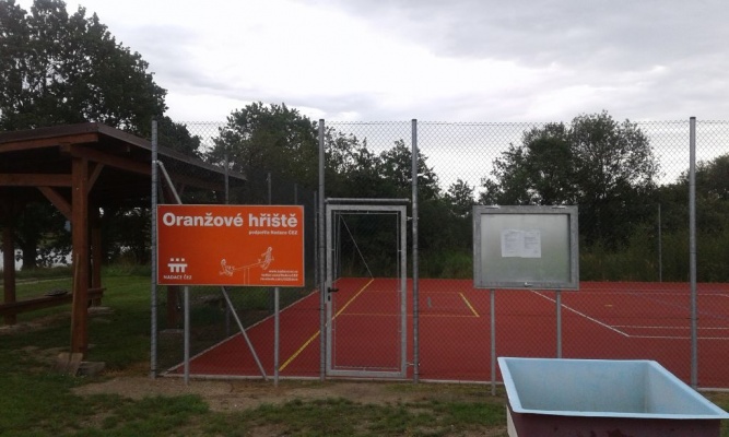 Oranžové hřiště Žár