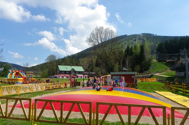 Dětský park u lanovky v Harrachově