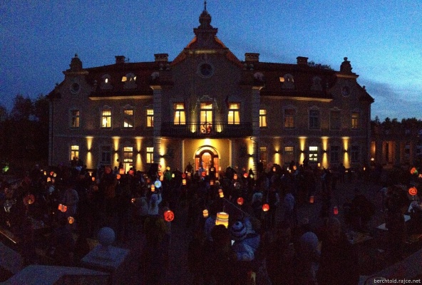 Halloween a lampionový průvod na zámku Berchtold
