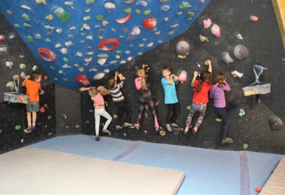 Zábavné dopoledne - program pro děti na lezecké stěně