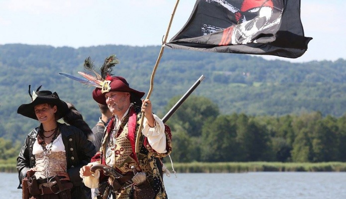 Piráti dobývají jezero Chmelař v Úštěku