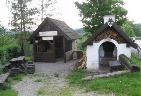 Pečení chleba v obecní peci v Lenoře