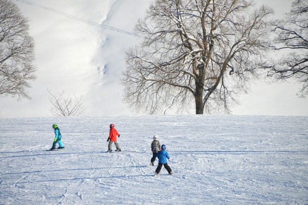 Zimní výprava s lyžováním