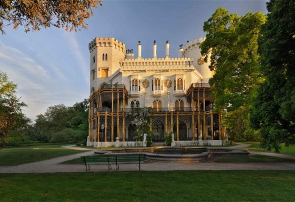 Toulky zámeckými zahradami a parkem - komentované prohlídky na zámku Hluboká