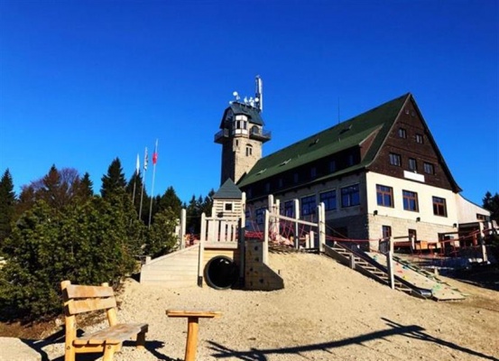 Rozhledna, hotel a restaurace Královka