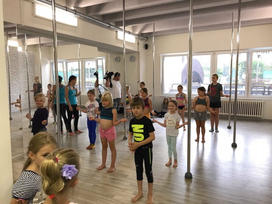 Příměstské tábory s pole dance