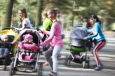 Strollering - Cvičení pro rodiče s kočárkem v Sušici