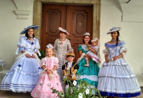 Kostýmové prohlídky - půjčovna historických kostýmů na zámku Milotice
