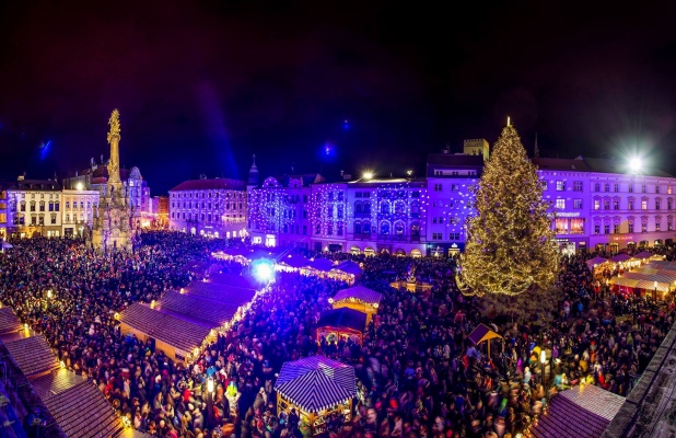 Slavnostní rozsvícení vánočního stromku v Olomouci- program trhů