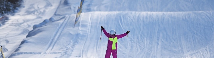 Jedničkáři lyžují na Lipně za dvacku
