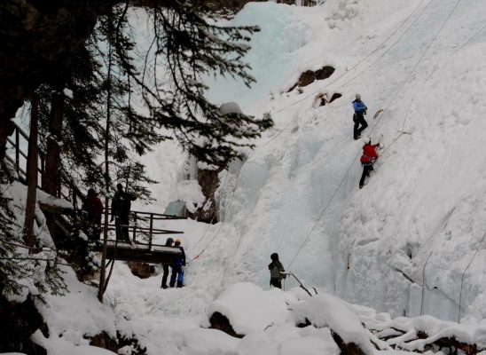 Ledolezení – zažijte adrenalinový zážitek a zdolejte ledovou stěn