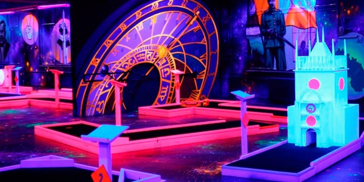 Black Light Adventure Minigolf