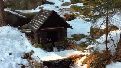 Mordýřská studánka u Černé Studnice