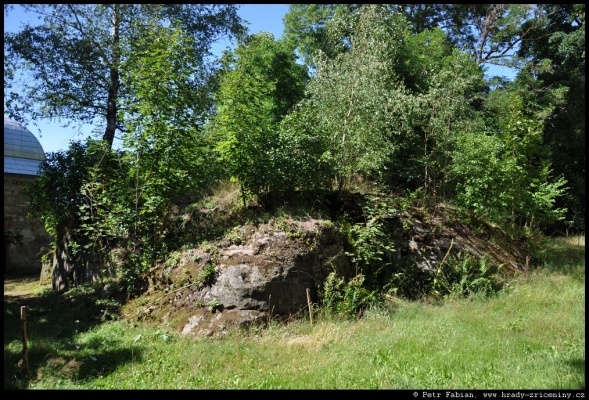 pozůstatky hradu Zahrádky